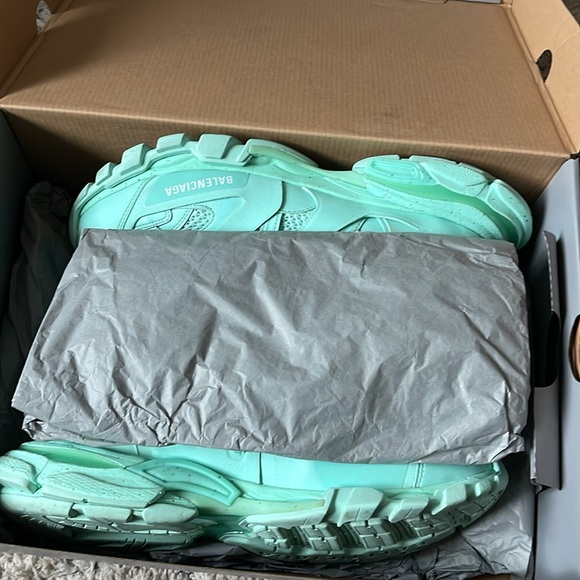 Authentic Balenciaga track sneaker size 12. - Picture 8 of 8